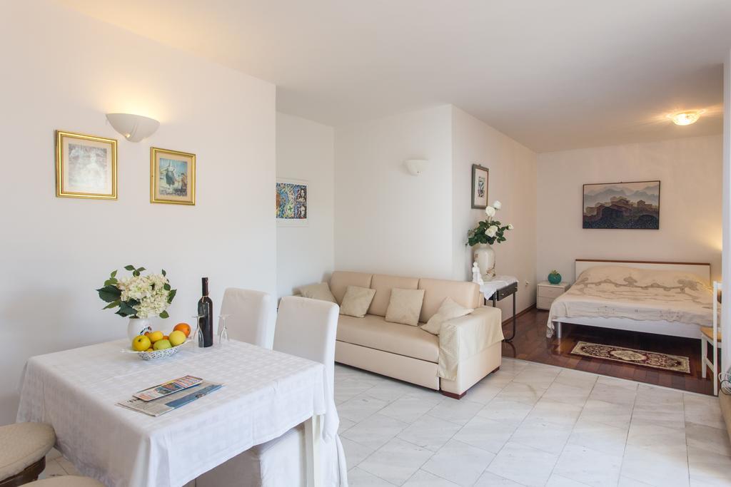 Apartment Pusic